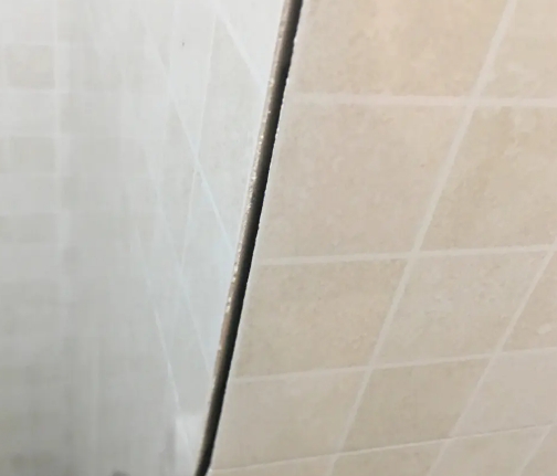 凌云瓷砖空鼓维修公司分享阳台瓷砖脱落的修复过程可以分为以下几个步骤