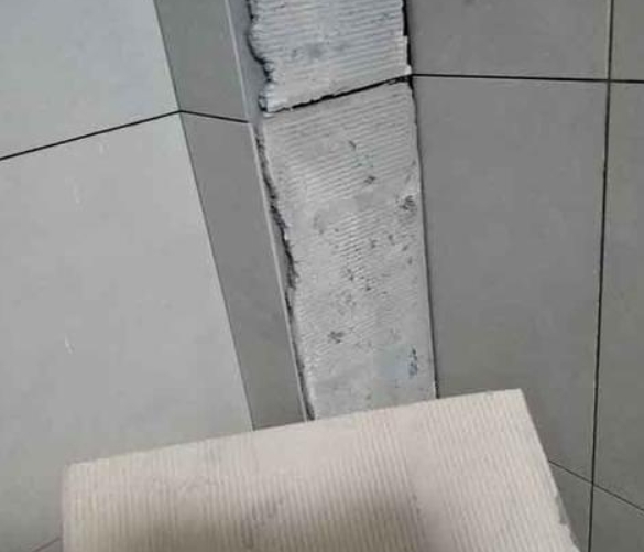凌云瓷砖空鼓维修公司分享下厨房瓷砖脱落的补救措施。
